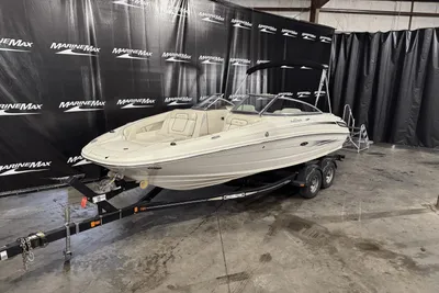 Sea Ray 210 Sundeck