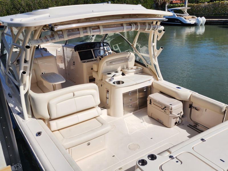 2016 Grady-White Freedom 335