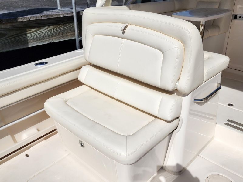 2016 Grady-White Freedom 335
