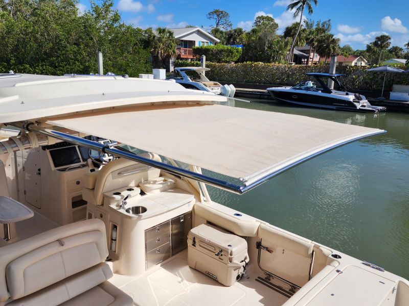 2016 Grady-White Freedom 335