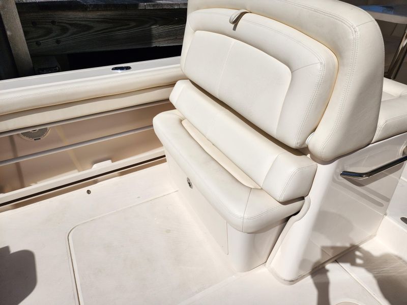 2016 Grady-White Freedom 335