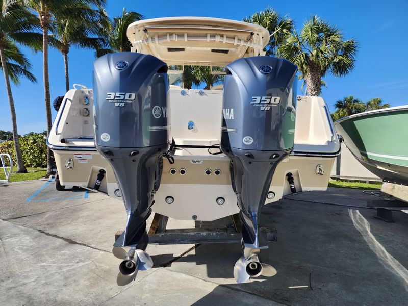 2016 Grady-White Freedom 335