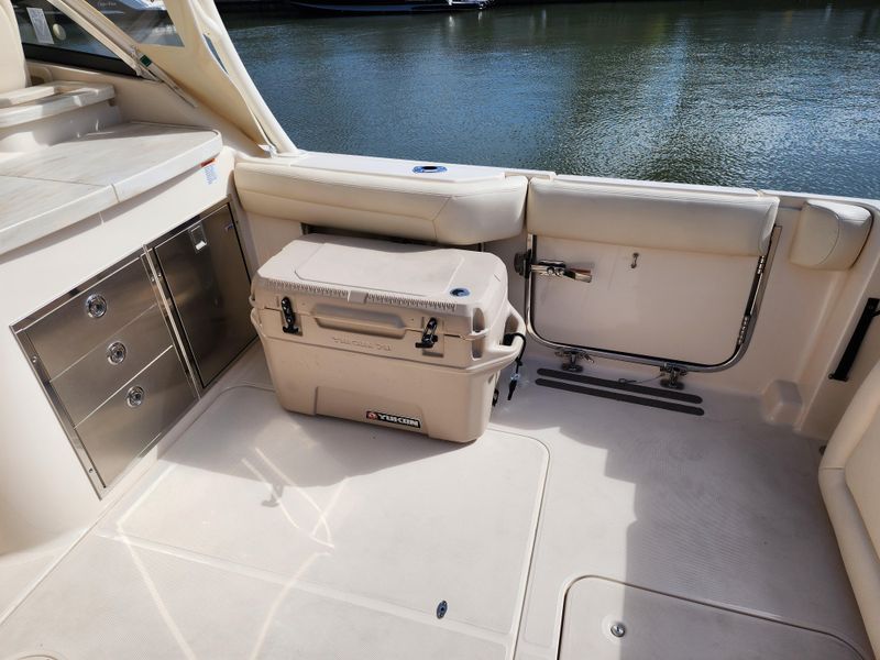 2016 Grady-White Freedom 335