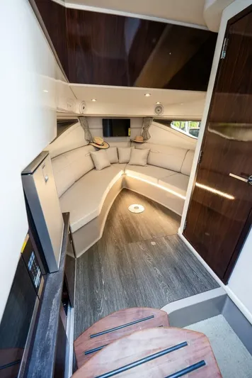 Venetia Yacht Photos Pics 2020 Sea Ray 320 Sundancer - Image 22