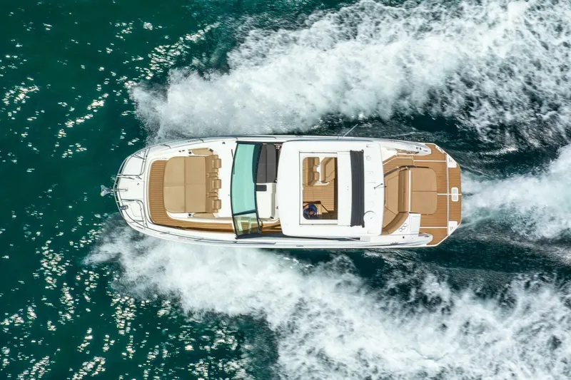 Venetia Yacht Photos Pics 2020 Sea Ray 320 Sundancer - Image 8