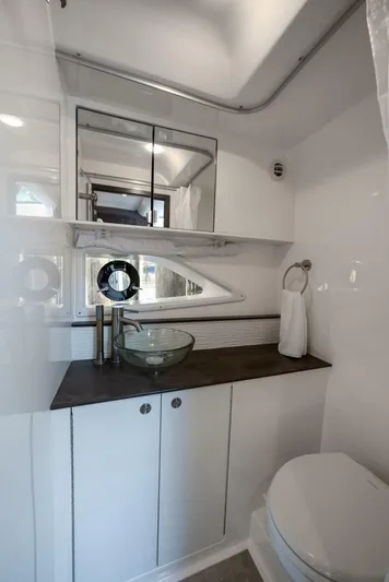 Venetia Yacht Photos Pics 2020 Sea Ray 320 Sundancer - Image 28