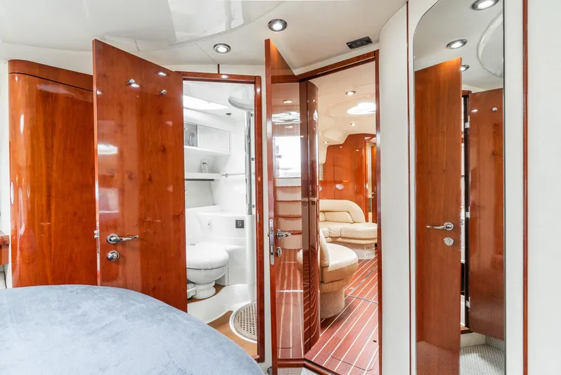  Yacht Photos Pics Interior of 2000 Fairline 48 Targa yacht, featuring luxurious wood finishes and modern amenities.