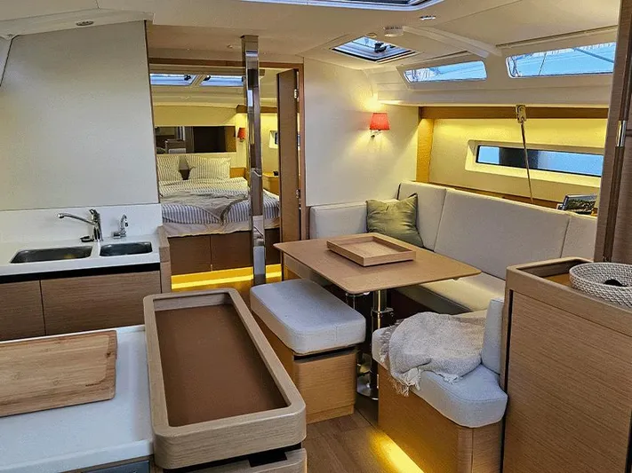  Yacht Photos Pics Jeanneau Sun Odyssey 440 2018