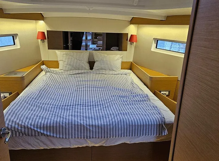  Yacht Photos Pics Jeanneau Sun Odyssey 440 2018