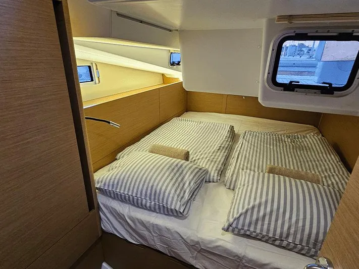  Yacht Photos Pics Jeanneau Sun Odyssey 440 2018