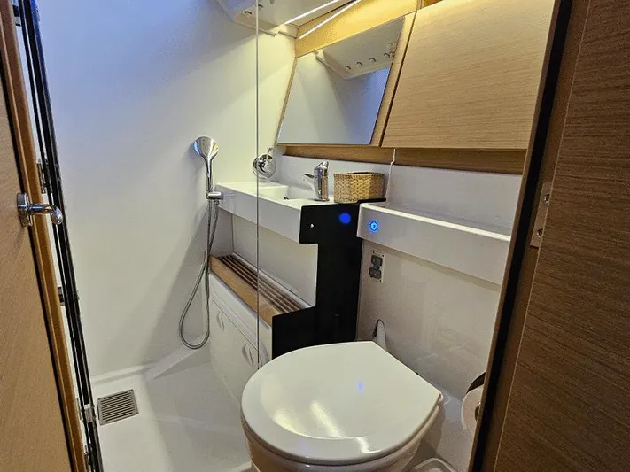  Yacht Photos Pics Jeanneau Sun Odyssey 440 2018