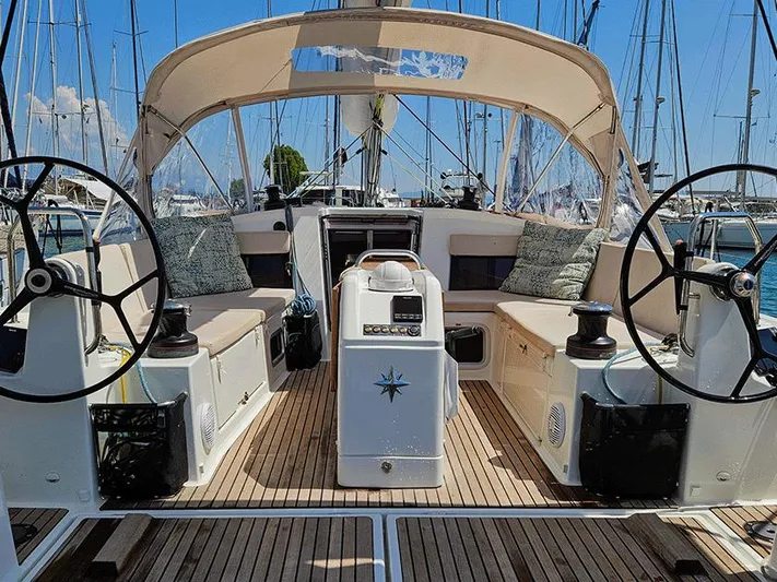  Yacht Photos Pics Jeanneau Sun Odyssey 440 2018