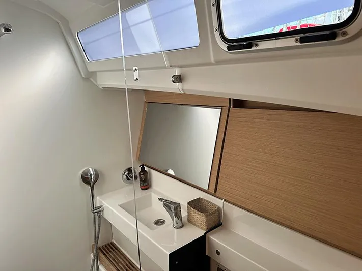  Yacht Photos Pics Jeanneau Sun Odyssey 440 2018