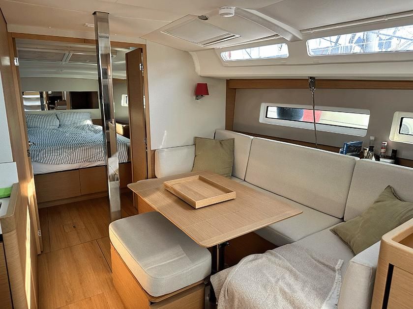 2018 Jeanneau 43 