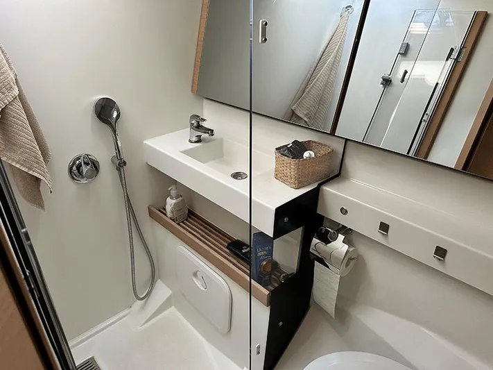  Yacht Photos Pics Jeanneau Sun Odyssey 440 2018