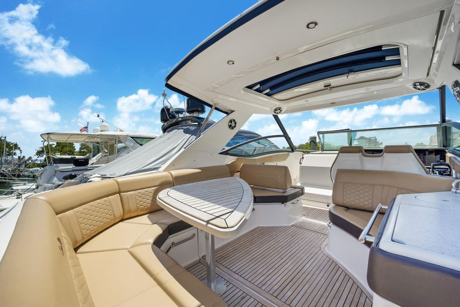 2020 Sea Ray Sundancer 320