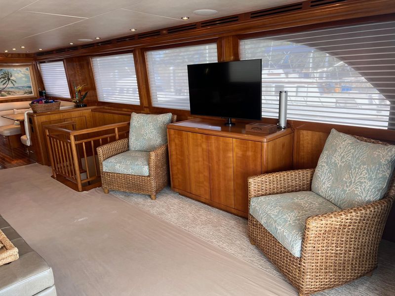 2004 Hatteras 75 Sport Deck Motor Yacht