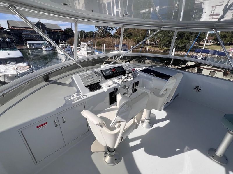 2004 Hatteras 75 Sport Deck Motor Yacht