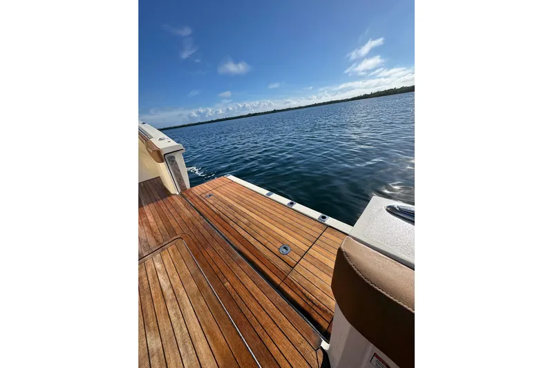  Yacht Photos Pics 2020 Scout 530 LXF boat deck with ocean view under clear blue sky.