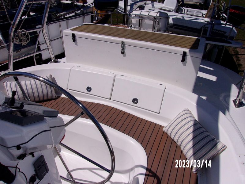 2006 Hunter Center Cockpit