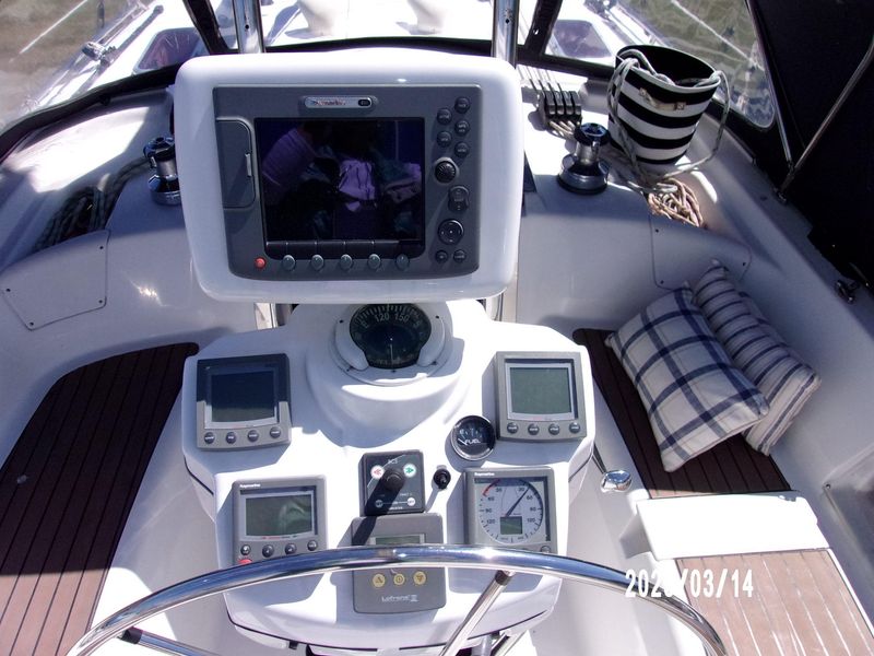 2006 Hunter Center Cockpit