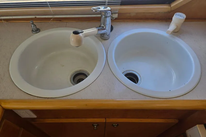  Yacht Photos Pics Double sink with faucet in 1994 Navigator 5600 boat kitchen.
