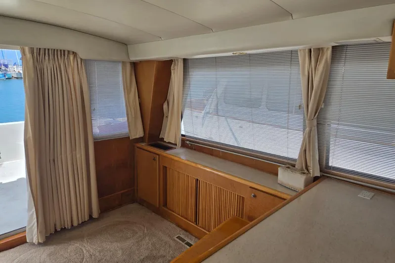  Yacht Photos Pics Interior of 1994 Navigator 5600 yacht with large windows and beige curtains.