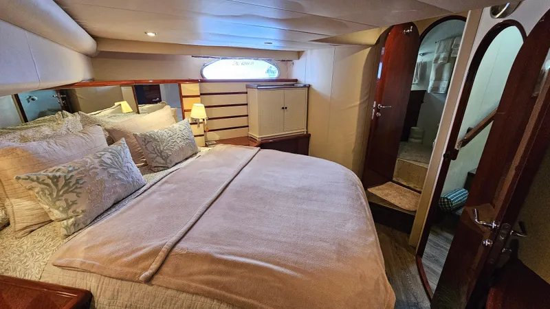 Dream Team Xiii Yacht Photos Pics Luxurious bedroom interior of 2005 Neptunus 56 Flybridge yacht with cozy bedding.