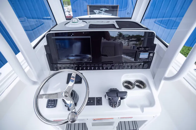  Yacht Photos Pics 2026 Sea Hunt Gamefish 27 Coffin Box helm with modern controls and navigation display.