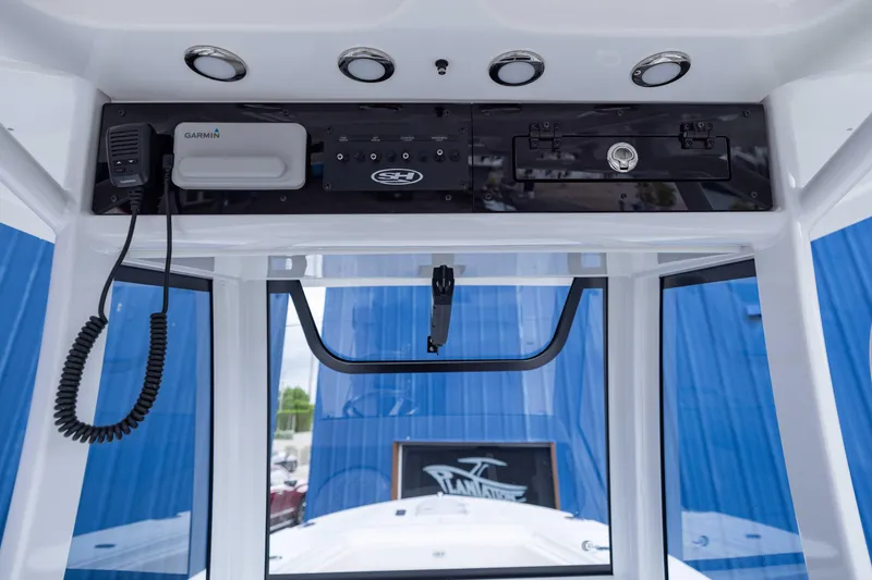  Yacht Photos Pics Interior view of 2026 Sea Hunt Gamefish 27 Coffin Box boat console with Garmin equipment.