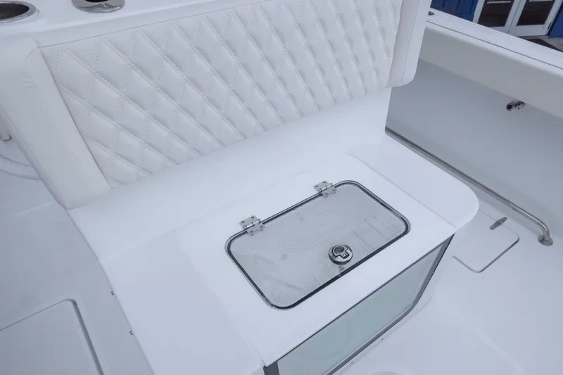  Yacht Photos Pics 2026 Sea Hunt Gamefish 27 Coffin Box with white quilted seating and storage compartment.