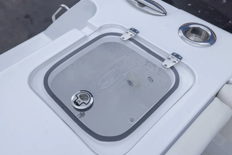  Yacht Photos Pics 2026 Sea Hunt Gamefish 27 Coffin Box with secure latch and cup holders.