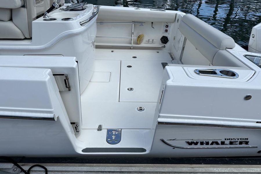 2023 Boston Whaler 280 Outrage