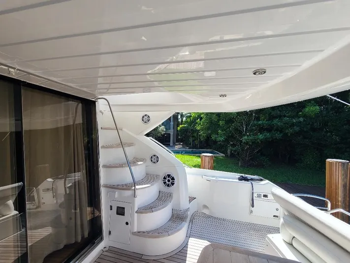 M-waves Yacht Photos Pics 