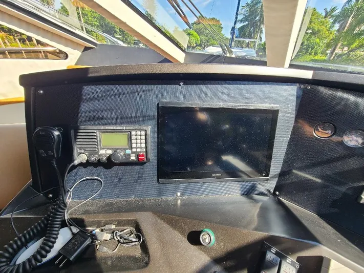 M-waves Yacht Photos Pics 