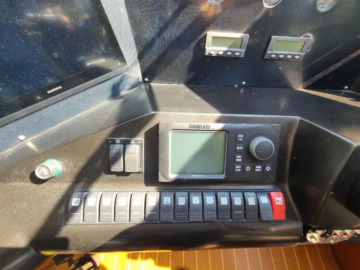 M-waves Yacht Photos Pics 