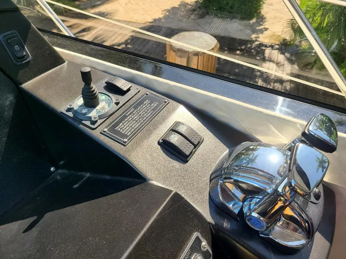 M-waves Yacht Photos Pics 