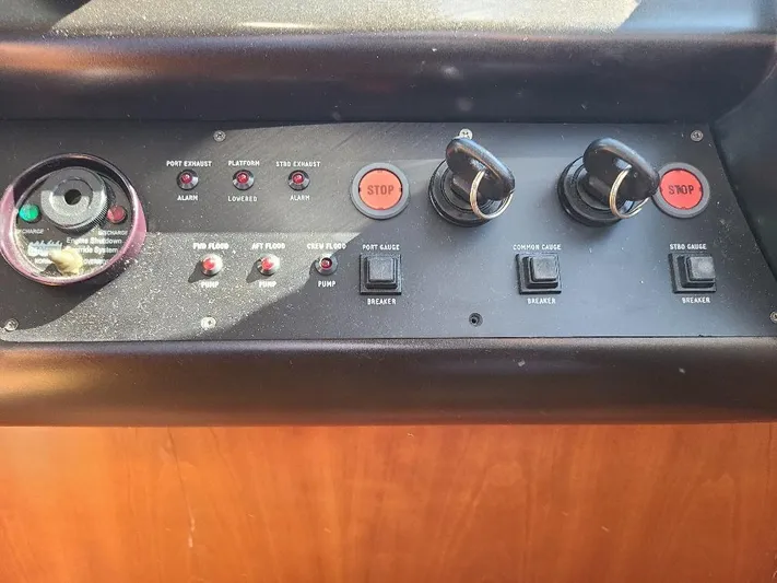 M-waves Yacht Photos Pics 