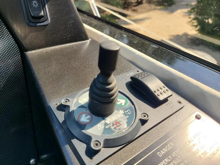 M-waves Yacht Photos Pics 