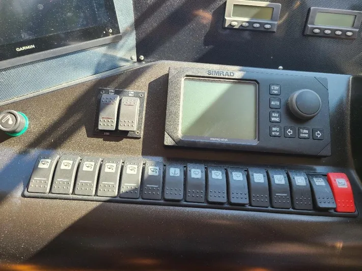 M-waves Yacht Photos Pics 