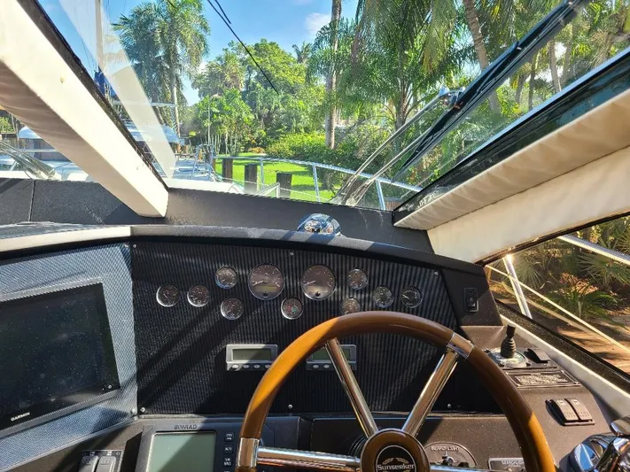 M-waves Yacht Photos Pics 