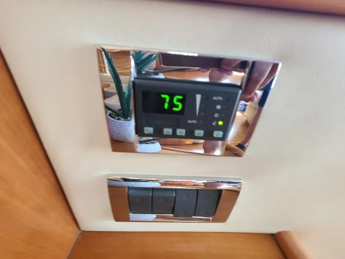 M-waves Yacht Photos Pics 