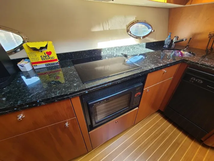 M-waves Yacht Photos Pics 