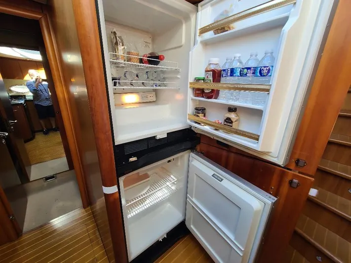 M-waves Yacht Photos Pics 