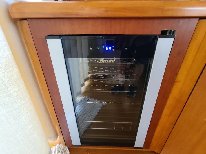 M-waves Yacht Photos Pics 