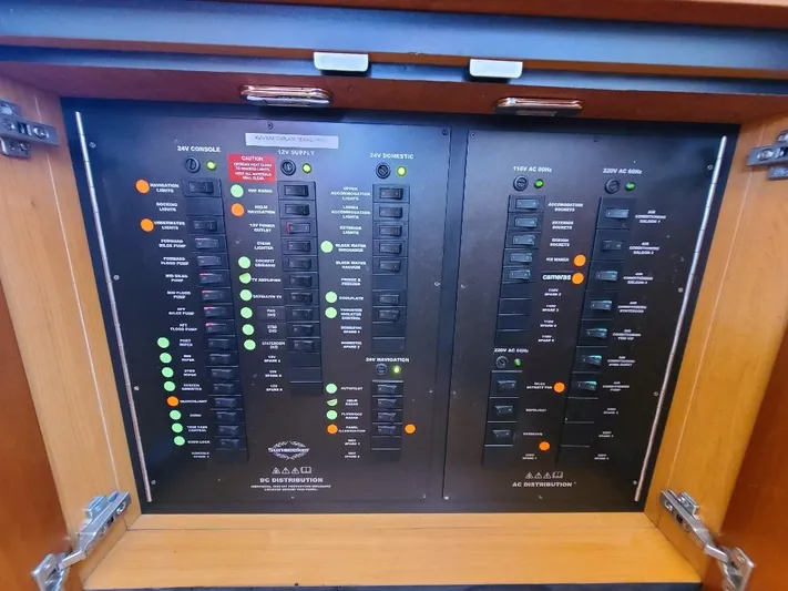 M-waves Yacht Photos Pics 