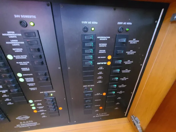 M-waves Yacht Photos Pics 