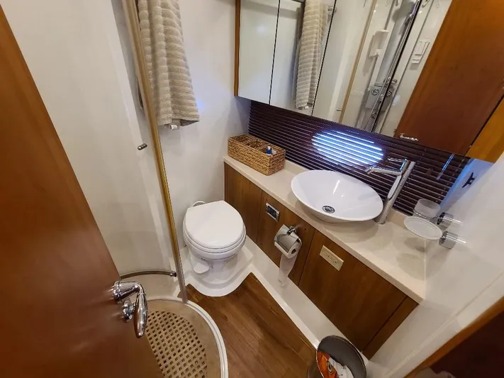 M-waves Yacht Photos Pics 