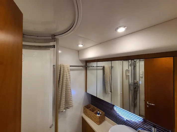 M-waves Yacht Photos Pics 