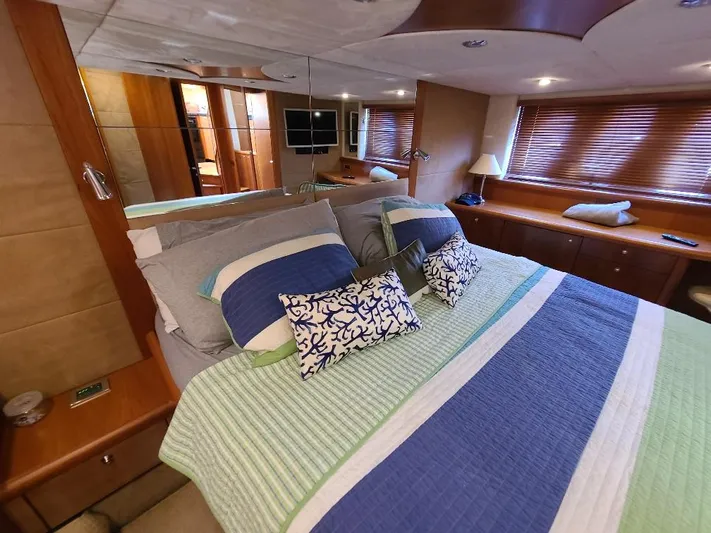 M-waves Yacht Photos Pics 